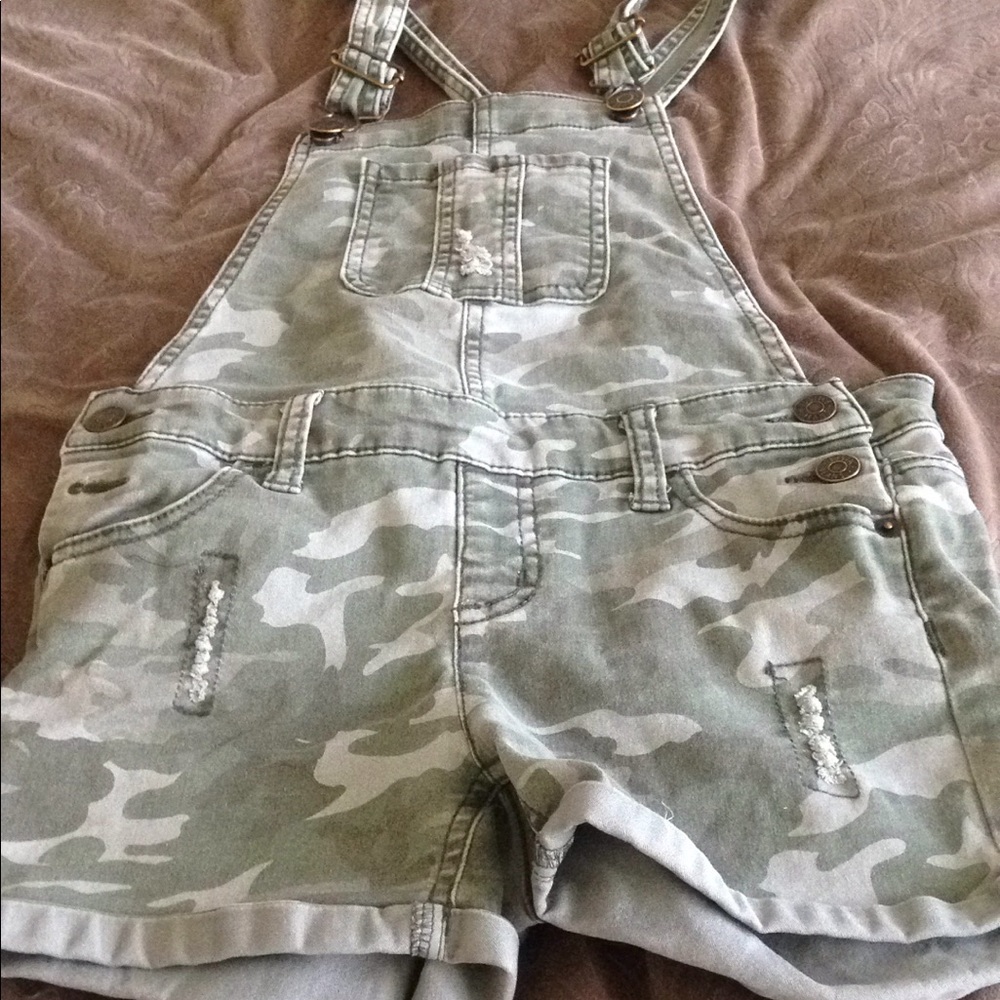 Short overalls
